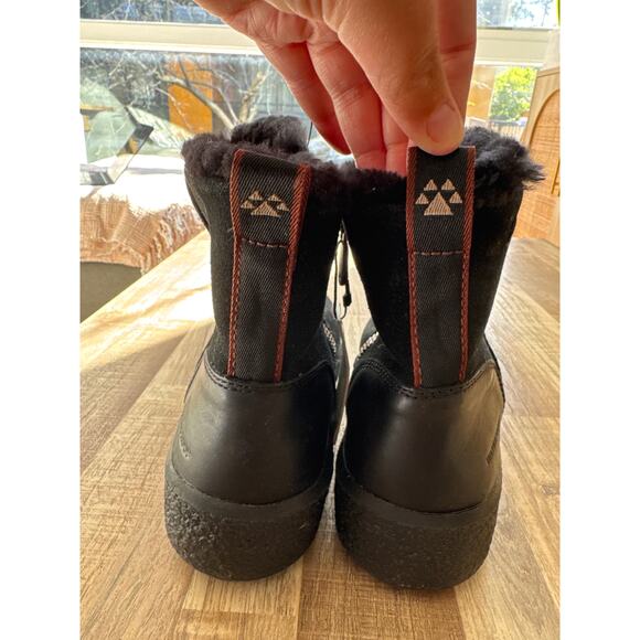 NWT Women's Cougar Broom Waterproof Lambskin Lining Bootie in Black size 9 - Picture 3 of 7